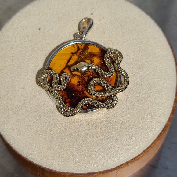 Baltic Amber snake pendant - Picture 2 of 4